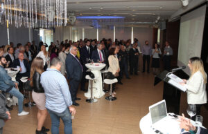 Και η ντόπια αγορά επιλέγει Limassol Del Mar Marketing Executive, Ms Eleftheria Voskaridou presented the project to the guests.jpg