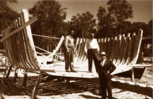 Εντυπωσιακές φωτογραφίες από το πρώτο καρνάγιο της Λεμεσού, δεκαετία του 1950 στην Ακτή Ολυμπίων karnagio 1.JPG