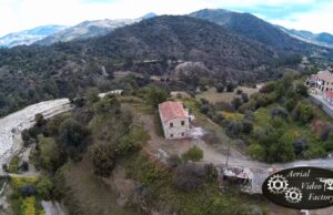 Καπηλειό: 30 κάτοικοι και ένα όνομα με ιστορία Sequence 01.Still013.jpg