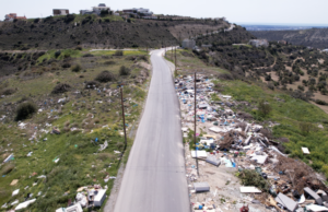Τραγικές εικόνες παράνομης χωματερής στη Φασούλα – Λόφοι και χωράφια γεμάτοι με σκουπίδια! (Φωτογραφίες) Screen_Shot_2022-03-23_at_10.22.34_AM.png