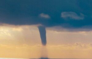 Eντυπωσιακός υδροστρόβιλος στην περιοχή Lady’s Mile (ΦΩΤΟΣ)