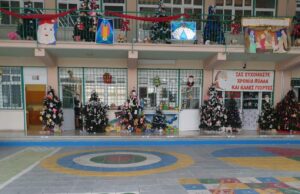 Σε δημοτικό σχολείο της Λεμεσού δεν στόλισαν ένα ή δύο δέντρα… αλλά 70! (ΦΩΤΟ)