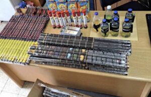 Εντοπίστηκαν ναρκωτικά, πυροτεχνήματα, καπνογόνοι, πυρσοί και άλλα εκρηκτικά σε οικία 22χρονου στη Λεμεσό