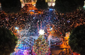 Ο λαμπρός φωτισμός του χριστουγεννιάτικου δέντρου στο κέντρο της Λεμεσού (ΒΙΝΤΕΟ)