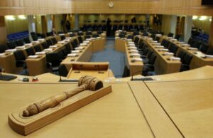 Έντονη συζήτηση και χαρακτηρισμοί στη Βουλή – Ψηφίστηκε η πρόταση νόμου για σεξ. διαπαιδαγώγηση