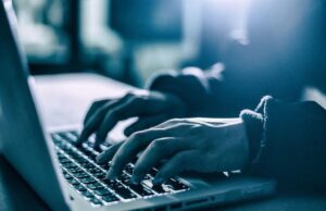 Χειροπέδες σε 43χρονο για υπόθεση κατοχής και διάδοσης υλικού παιδικής πορνογραφίας