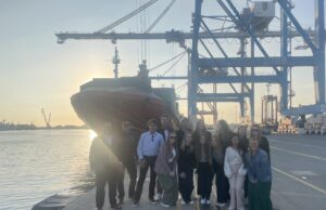 Φοιτητές αμερικανικών ακαδημαϊκών ιδρυμάτων στις εγκαταστάσεις της Eurogate στο Λιμάνι Λεμεσού