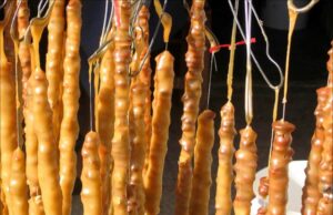 В понедельник Пасхи мы готовим палузе и суцзюко в горной Лимассоле