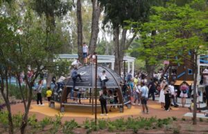 Официально открыт новый детский парк в Лимассольском саду (Фотографии)