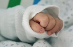 Τραγωδία: «Έσβησε» ξαφνικά αγοράκι 1,5 μηνών