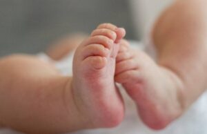 Μυτιλήνη: Σερβιτόρα «έκαψε» βρέφος με καυτό τσάι μέσα σε καφετέρια