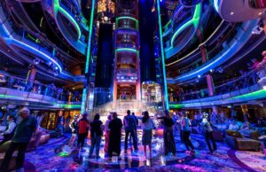 Ανεβήκαμε στο Rhapsody of the Seas και σας το παρουσιάζουμε! (VIDEO)