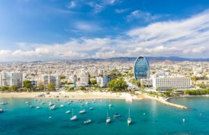 Βουτάτε ελεύθερα! Καθαρά τα νερά κολύμβησης της Λεμεσού μετά από αναλύσεις