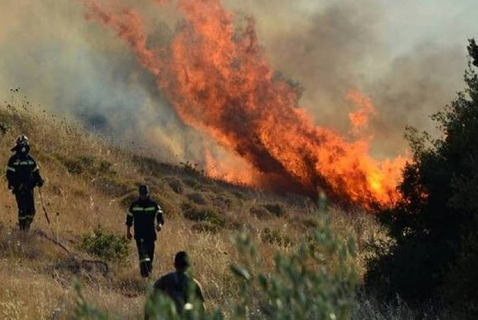 Πυρκαγιά στη Λεμεσό – Εναέρια μέσα στη μάχη της φωτιάς!