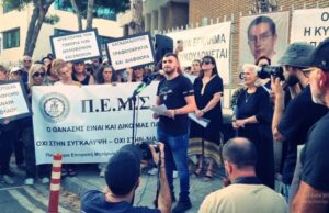 BINTEO: Το συγκινητικό ποίημα του Εφραίμ για τον Θανάση έξω από τη Νομική Υπηρεσία