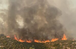 ΤΩΡΑ: Εμφανίζονται αναζωπυρώσεις σε τρία διάσπαρτα σημεία