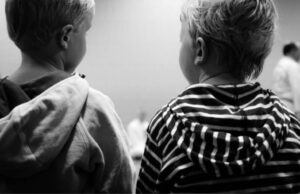 «Πήγα να δω τον πατέρα μου στο νοσοκομείο» λέει η Κύπρια που συνελήφθη για τα 8 εγκαταλελειμμένα παιδιά