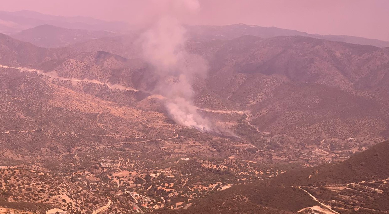 ΒΙΝΤΕΟ: Μεγάλη και δύσκολη πυρκαγιά στη Λεμεσό – Ορατή από Γερμασόγεια