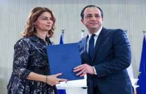 Ο ΠτΔ αποδέχτηκε την παραίτηση της Δόξας Κωμοδρόμου