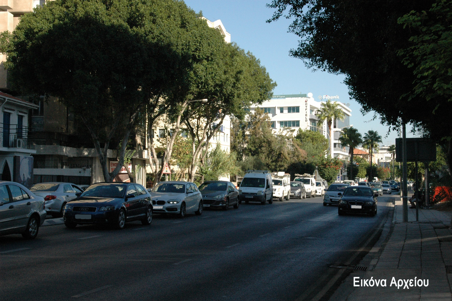 Οι υποχρεώσεις των ιδιοκτητών οχημάτων σε σχέση με τις επιγραφές στους ανεμοθώρακες και τα ακινητοποιημένα οχήματα