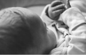 Δικαστής αποφάσισε υπέρ δύο κακοποιητικών γονιών- Πέντε μέρες μετά, η ενός έτους Ella ήταν νεκρή