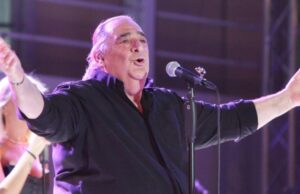 Βασίλης Καρράς: «Καλησπέρα, ευχαριστώ τον ελληνικό λαό, τι αγάπη είναι αυτή»; – Bγήκε στον τηλεοπτικό αέρα