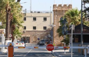 Έρευνα στο γραφείο δικηγόρου στη Λεμεσό. Φέρεται να συνομιλούσε με κατάδικους