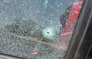 Λεμεσός: 7χρονο κοριτσάκι με κάταγμα κρανίου και αιμάτωμα εγκεφάλου μετά από πέτρα που εκσφενδονίστηκε από άλλο όχημα!