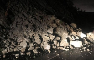 Προσοχή! Κατολισθήσεις πετρών στους δρόμους – Περιορισμένη η ορατότητα