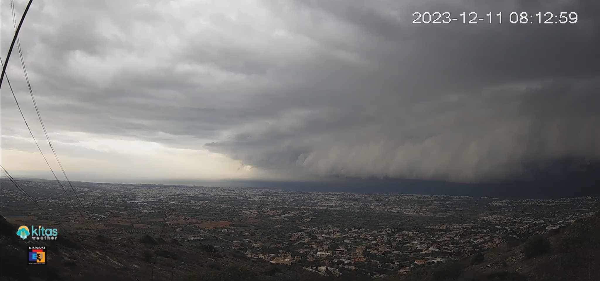 Kitas Weather: «Καταφθάνει Shelf Cloud από τα δυτικά»