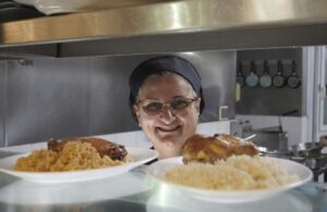 «Συκαμινιά»: Το μαγειρείο της Λεμεσού που «μυρίζει» γεύσεις της γιαγιάς μας