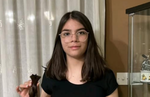 Συγκινεί μαθήτρια στη Λεμεσό – Έκοψε τα μαλλιά της και τα δώρισε σε καρκινοπαθείς