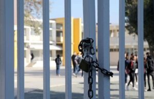 Έξαλλη η μητέρα 16χρονου που δέχτηκε επίθεση από καθηγήτρια – «Έβαλε τα νυχιά της μέσα στο κρέας του γιου μου»