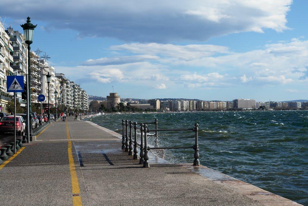 Θεσσαλονίκη: Νεκρή γυναίκα που έπεσε στον Θερμαϊκό