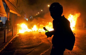 Λεμεσός: Κουκουλοφόροι έβαλαν φωτιά σε γήπεδο κεντρικού σχολείου