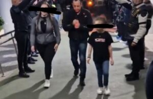 Ο Γεάδης υπό ναζιστικό χαιρετισμό μεταφέρει το Άγιο Φώς στο Μακάρειο Νοσοκομείο (εικόνες και βίντεο)