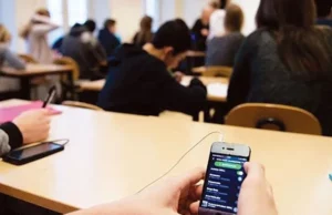 Έτσι θα εφαρμοστεί η απαγόρευση κινητών στα σχολεία – Οι ποινές (ΒΙΝΤΕΟ)