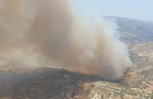 Αναζωπυρώθηκε η πυρκαγιά στην Πάφο – Πέντε πτητικά μέσα στη μάχη