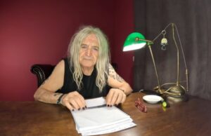 Νίκος Καρβέλας: Τον αποδοκίμασαν μετά το βίντεο στο YouTube