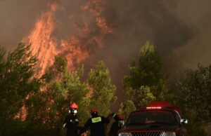 Ανεξέλεγκτη η πυρκαγιά στη Μουτταγιάκκα, ενημερώνει η Πυροσβεστική