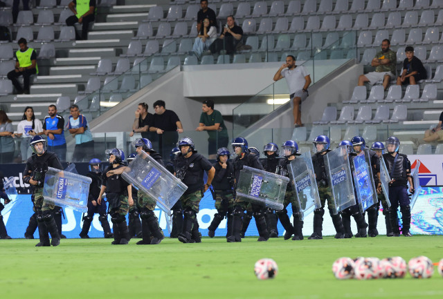 Άλλα 15 άτομα που αναζητούνται από την Αστυνομία για τα γεγονότα στο στάδιο “Αλφαμέγα”