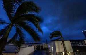 Ο κυκλώνας Μίλτον στις ΗΠΑ υποβαθμίστηκε σε κυκλώνα κατηγορίας 1