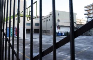 Στην εντατική ο 16χρονος που καρφώθηκε στην κοιλιακή χώρα από τα κάγκελα του σχολείου