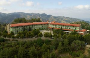 Πωλήθηκε το ξενοδοχείο Ρόδον στον Αγρό!