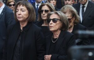 Δάφνη Σημίτη: Επιστρέφει τα Προνόμια του Πρώην Πρωθυπουργού – Αποποιείται σύνταξη, αυτοκίνητα και προσωπικό