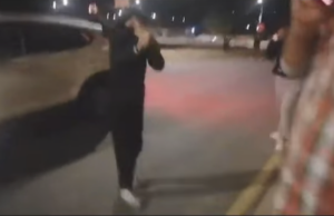 Λεμεσός – ΒΙΝΤΕΟ: «Please go!» Η στιγμή που ομάδα κουκουλοφόρων επιτίθεται σε μετανάστες