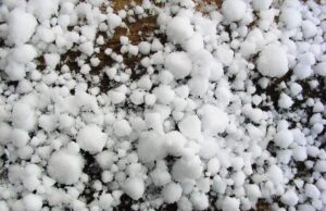 Έντονη χαλαζόπτωση στην περιοχή Λευκάρων