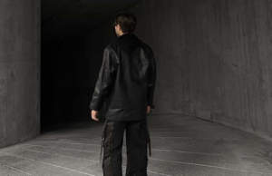 Κύπριος στυλίστας τόλμησε να πάει σε κοσμική εκδήλωση στην Λεμεσό… ξυπόλητος! (φωτογραφίες)