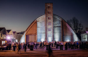 Η έκθεση Τέκτων ανοίγει τις πόρτες της για το κοινό στην ιστορική Αποθήκη Χαρουπιών