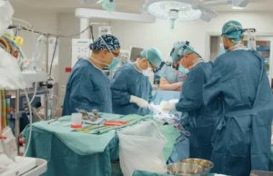 Χειρουργήθηκε το κοριτσάκι που γεννήθηκε με την καρδιά εκτός σώματος – Η απίστευτη ιατρική διαδρομή της